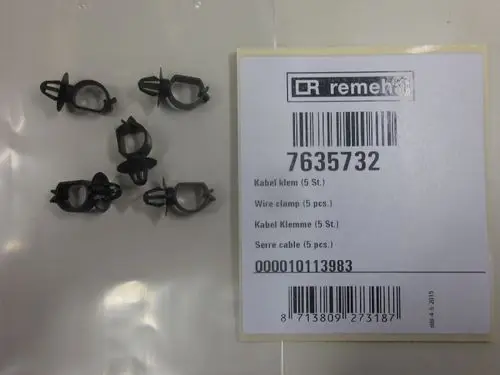 Schwarze Clips, offenbar von Remeha, zur Befestigung von Kabeln. Sechs Stück in einer transparenten Verpackung, mit einer Produktkarte.